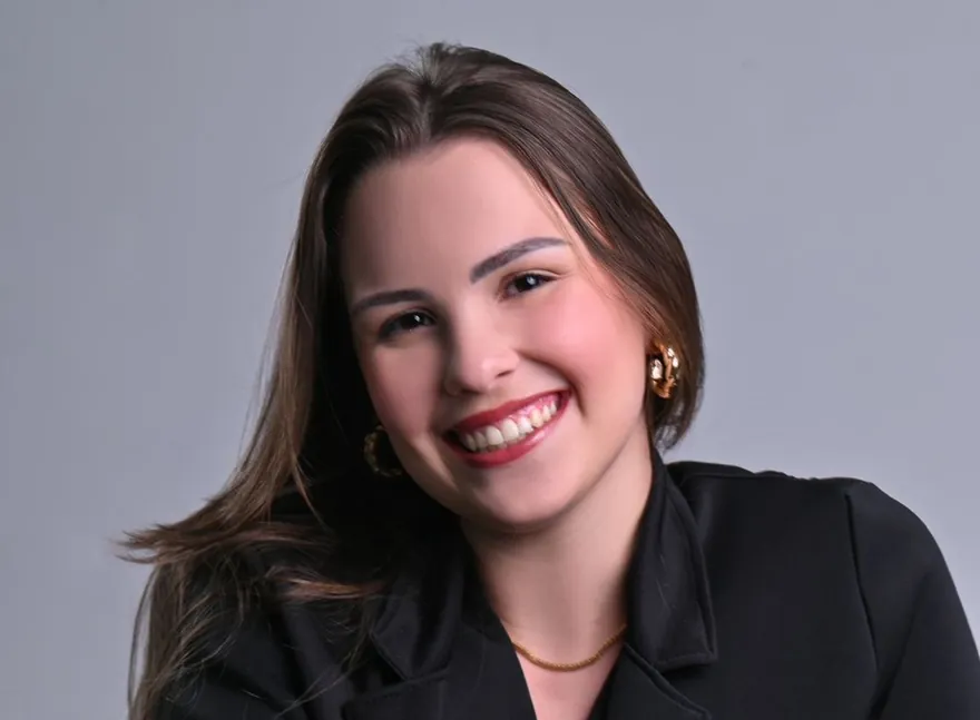 Foto de Lara, cofundadora da Your.mov